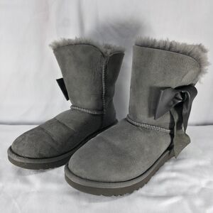 UGG Womens 7 Bailey Bow II Sheepskin Boots Grey Suede Winter Warm Comfort
